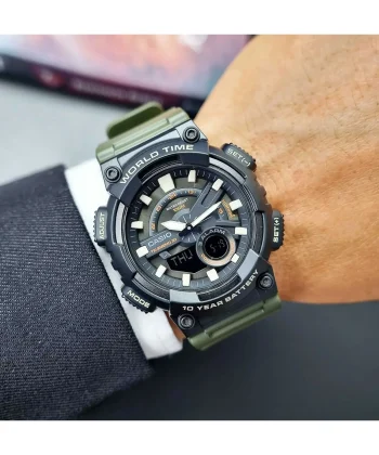 ساعت Casio AEQ-110W-3AVDF روی مچ دست با طراحی اسپرت