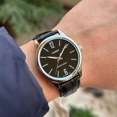 ساعت مردانه کاسیو MTP-V005L-1BUDF با صفحه مشکی و بند چرمی مشکی بر روی دست